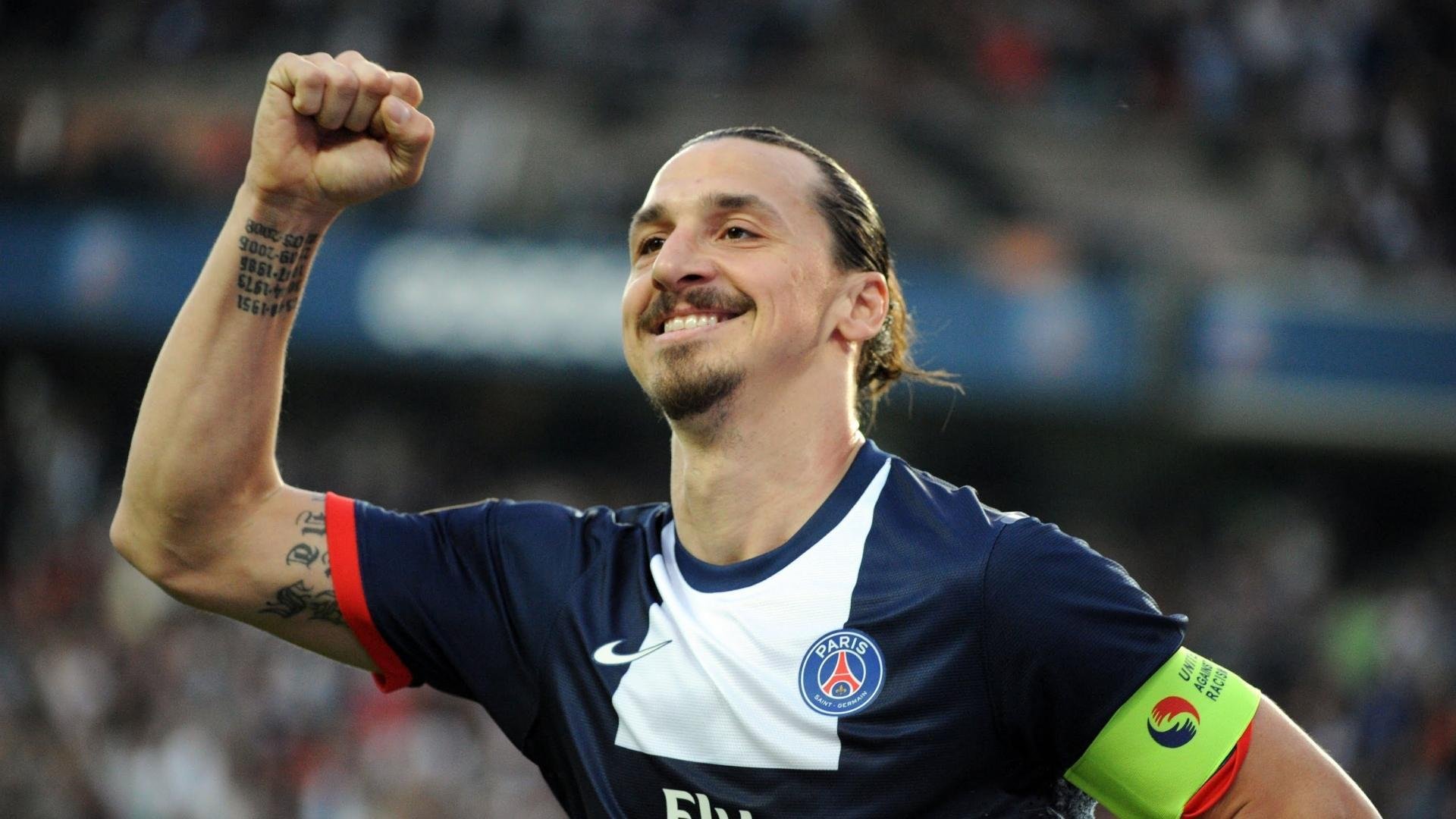 开云体育网址-_户外足球场：绿色空间中的运动新体验_，室外足球场标准尺寸